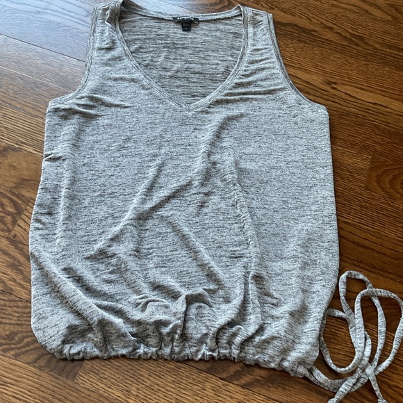 Express sleeves less top - Picture 3 of 7